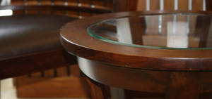 Dřevěný teakový stolek z masivu