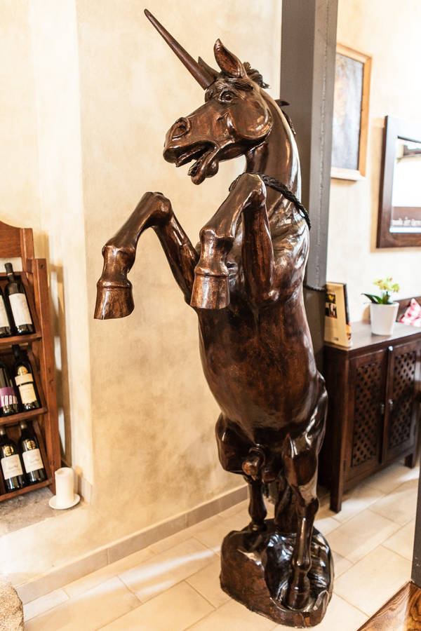 Vybaveni do restaurace z masivu teaková soška kůň