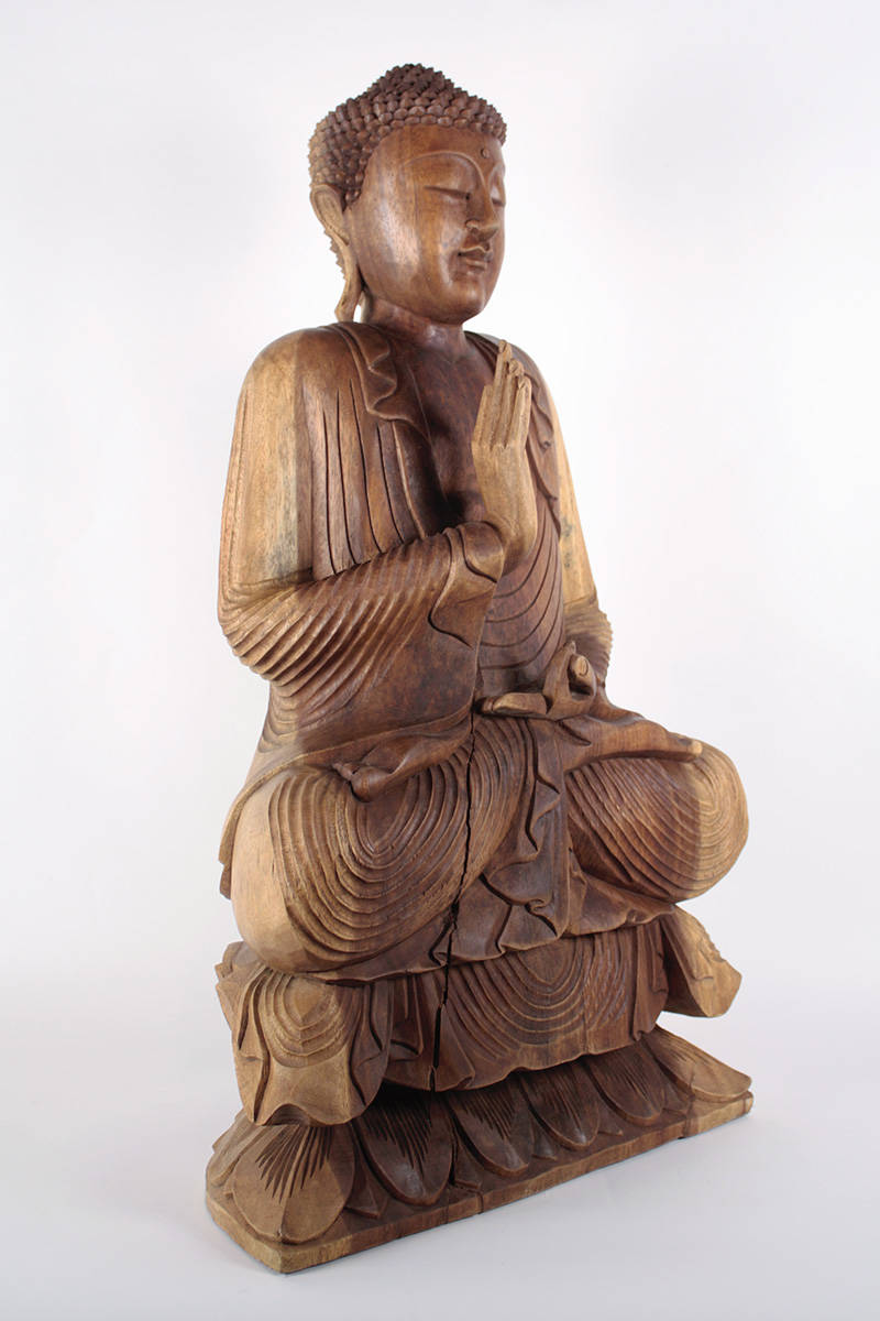 dřevěný-buddha-sedící