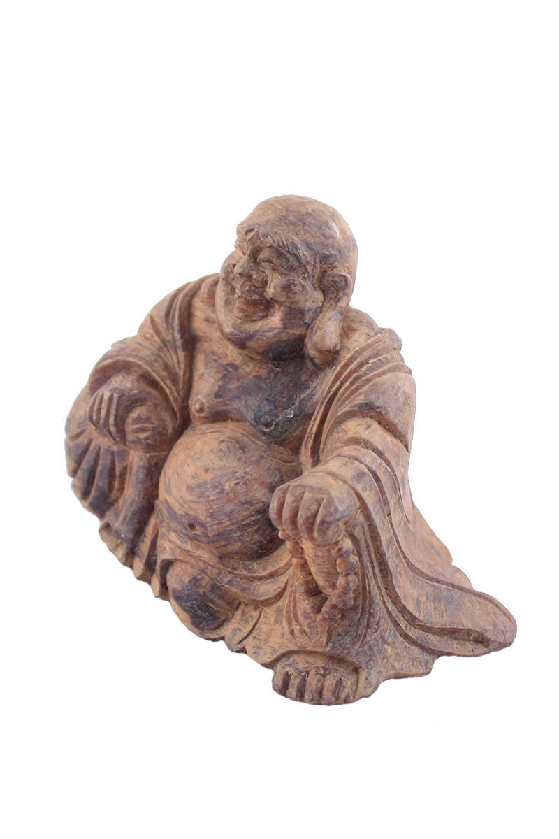 dřevěný-sedící-buddha-v-hábitu